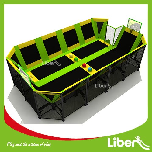 小型儿童篮球躲避球对抗比赛蹦床